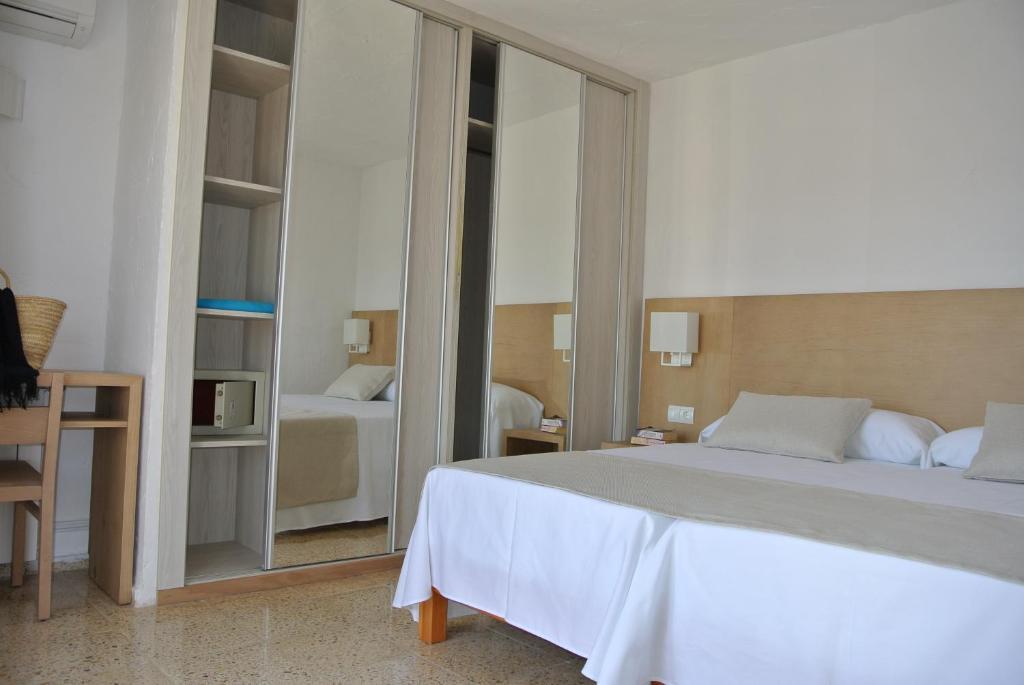 Apartamentos El Moro Sant Antoni de Portmany Chambre photo